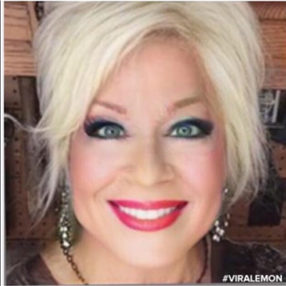 Meet your Posher, Vaiva - Picture 1 of 1